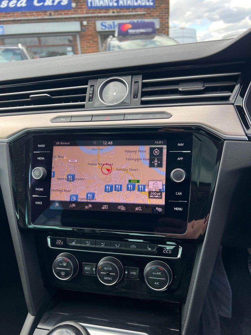 VOLKSWAGEN PASSAT