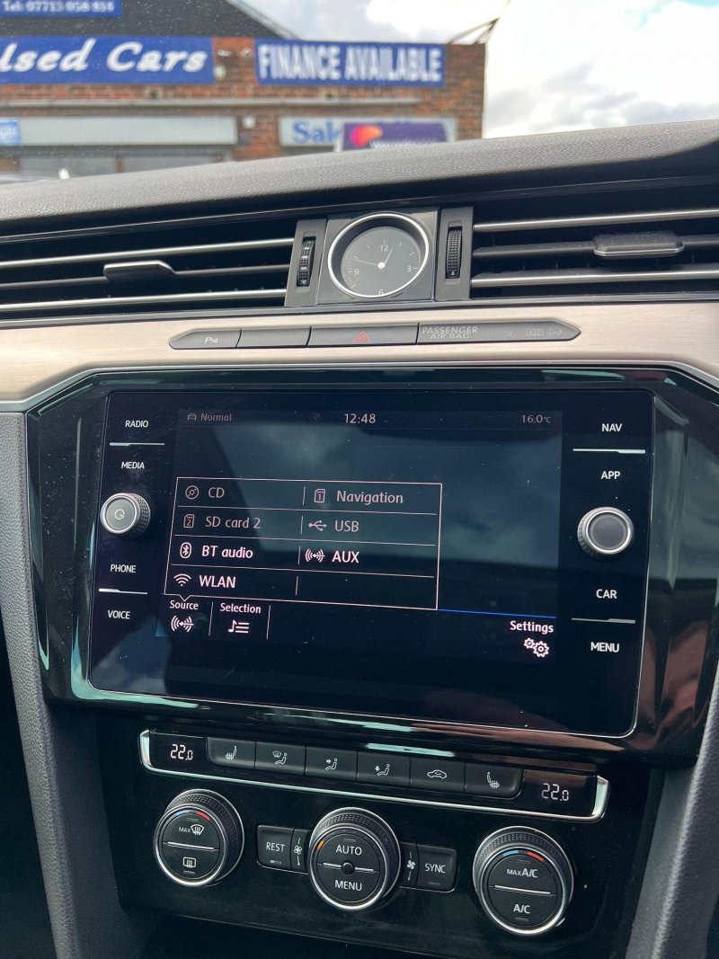 VOLKSWAGEN PASSAT