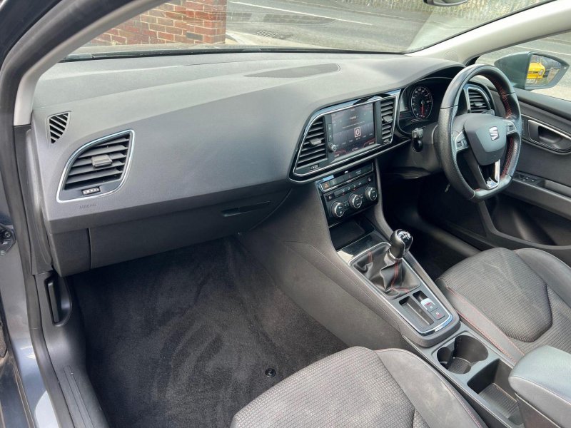 SEAT LEON