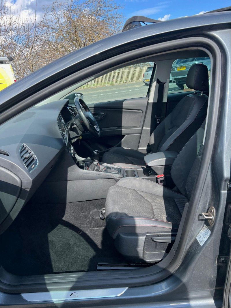 SEAT LEON